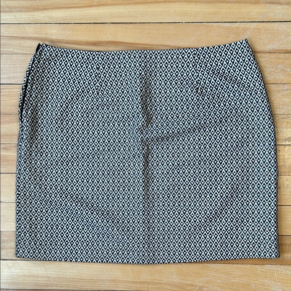 GAP Patterned Mini Skirt - Picture 2 of 5